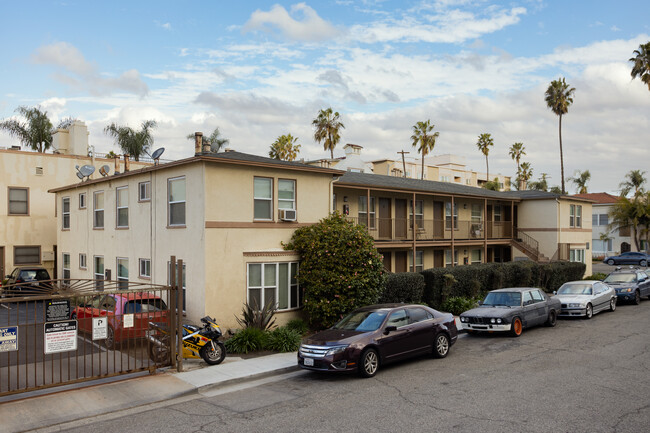 Edgewater Beach Motel in Long Beach, CA - Building Photo - Building Photo