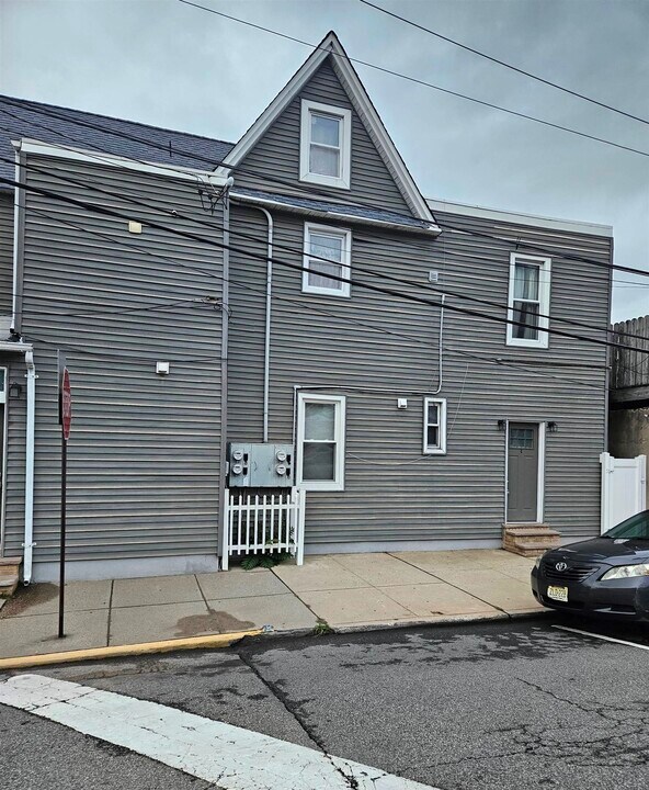 1300 43rd St-Unit -1C in North Bergen, NJ - Foto de edificio