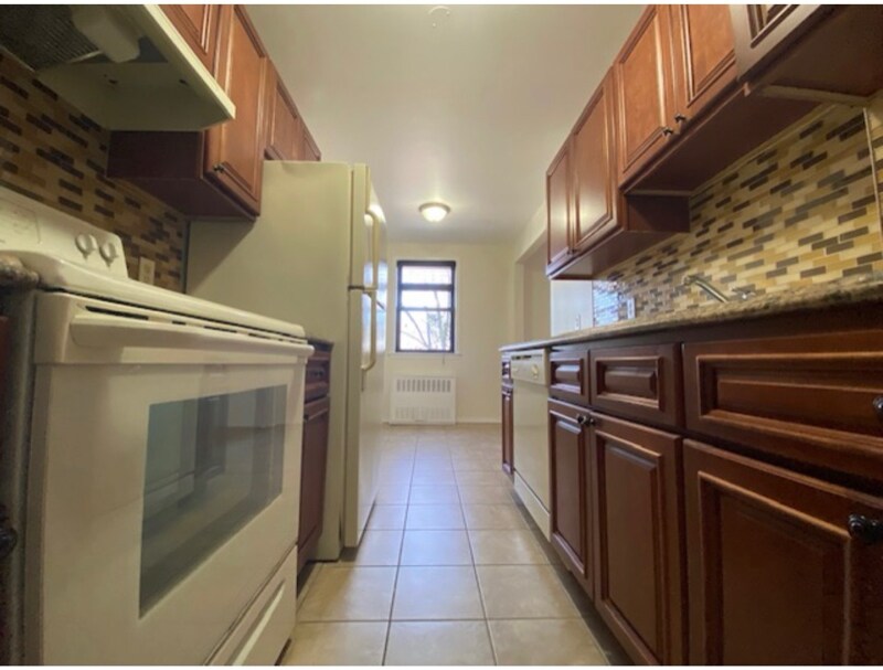 80 Gavin St in Yonkers, NY - Building Photo