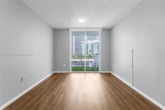 185 SE 14th Terrace, Unit 1611 in Miami, FL - Building Photo - Building Photo