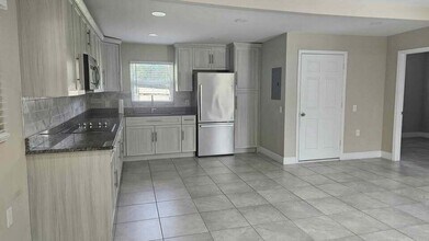 703 Ulrich Rd in Fort Pierce, FL - Building Photo - Building Photo