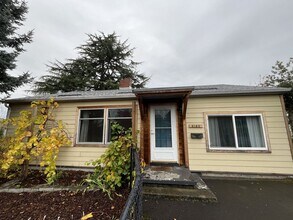 5130 NE 86th Ave in Portland, OR - Building Photo - Building Photo