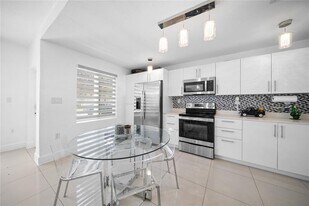 14474 SW 259th St in Princeton, FL - Building Photo