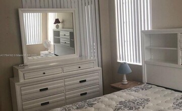 1830 Sabal Palm Dr in Davie, FL - Building Photo - Building Photo