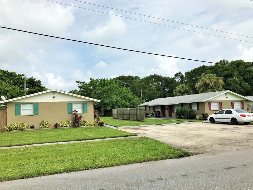 The Royal Mauian Apartments in Palmetto, FL - Building Photo