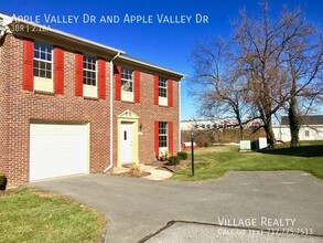 1102 Apple Valley Dr in Red Lion, PA - Building Photo - Building Photo