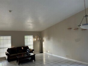 15407 La Loma Dr in Houston, TX - Building Photo - Building Photo