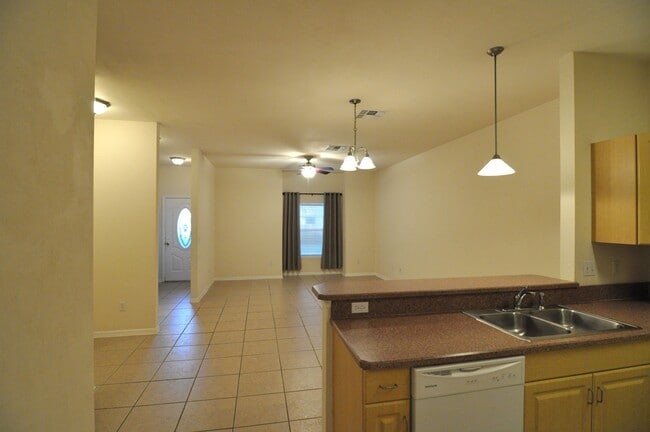 358 SW 145th Dr, Unit 35 in Newberry, FL - Foto de edificio - Building Photo