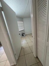 4008 Lakeside Dr in Tamarac, FL - Building Photo - Building Photo