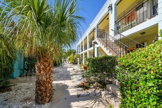 321 24th Ave N in St. Petersburg, FL - Foto de edificio - Building Photo