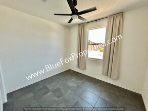 8683 N Calle La Canoa in Oro Valley, AZ - Foto de edificio - Building Photo