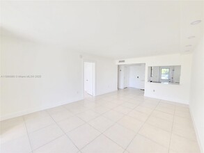 3010 Marcos Dr in Aventura, FL - Building Photo - Building Photo
