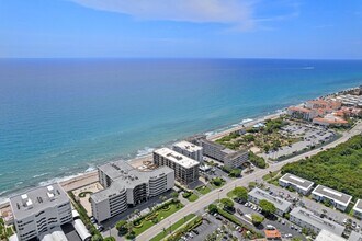 4000 S Ocean Blvd in South Palm Beach, FL - Building Photo - Building Photo