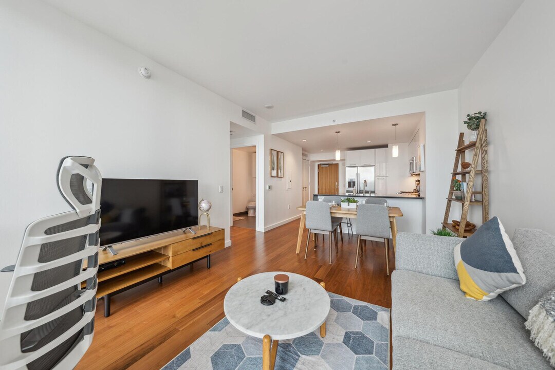 399 Fremont St in San Francisco, CA - Building Photo