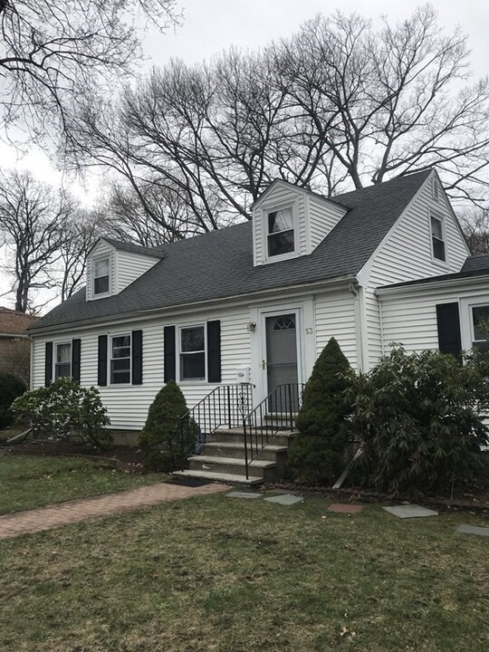 53 Elinor Rd in Newton, MA - Foto de edificio