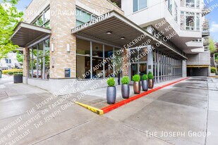 211 Kirkland Ave in Kirkland, WA - Building Photo
