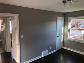 3306 S 7th St, Unit 2 Bedroom Lower in Milwaukee, WI - Foto de edificio - Building Photo