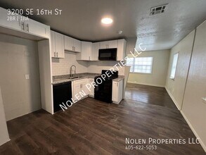 3200 SE 16th St in Del City, OK - Building Photo - Building Photo