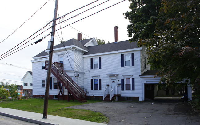 528 Deering Ave in Portland, ME - Foto de edificio - Building Photo