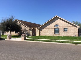 1811 Aruba Dr, Unit 4 in Edinburg, TX - Building Photo