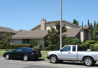 23231 Saguaro St in Lake Forest, CA - Building Photo - Building Photo