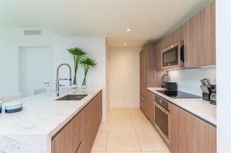 401 N Birch Rd, Unit 502 in Fort Lauderdale, FL - Foto de edificio - Building Photo