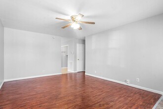 1070 Shadow Ridge Ave in Oak Grove, KY - Building Photo - Building Photo