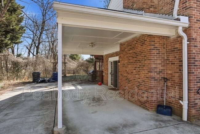 3343 Slade Run Dr in Falls Church, VA - Building Photo - Building Photo