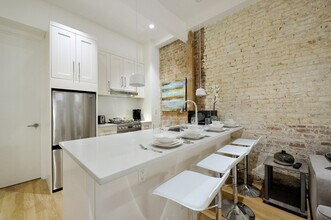 348 W 45th St in New York, NY - Building Photo - Building Photo