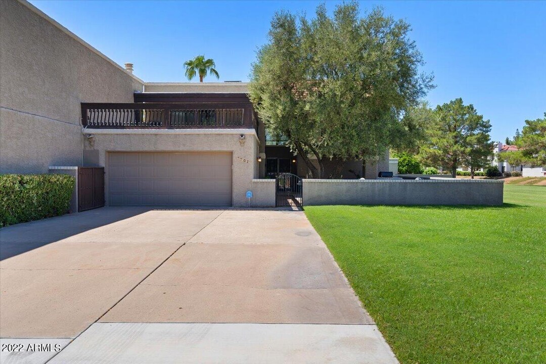 7702 E Pleasant Run in Scottsdale, AZ - Building Photo