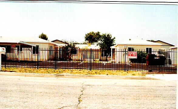 26044 6th St in San Bernardino, CA - Building Photo