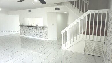 1705 San Remo Cir in Homestead, FL - Foto de edificio - Building Photo