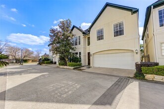 2124 Nantucket Dr in Houston, TX - Building Photo - Building Photo