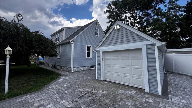 220 Grand Ave in Freeport, NY - Building Photo - Building Photo
