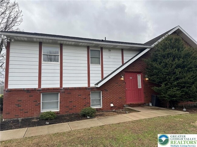 property at 1121 Pohopoco Dr