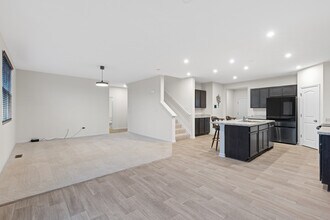 1375 Theodore Dr in Lockbourne, OH - Foto de edificio - Building Photo