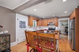 73 Betts Rd in Belmont, MA - Foto de edificio - Building Photo