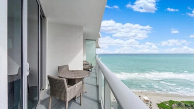 4111 S Ocean Dr in Hollywood, FL - Building Photo - Building Photo