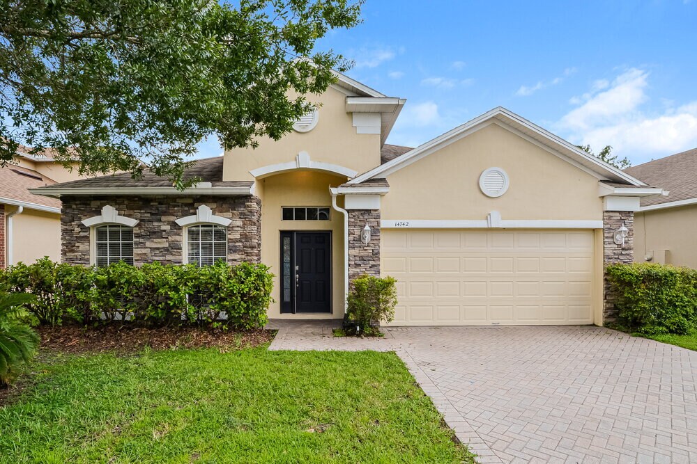 14742 Stonebriar Way in Orlando, FL - Building Photo