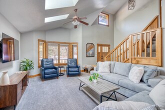 61497 Orion Dr in Bend, OR - Building Photo - Building Photo