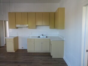 154 E Colden Ave, Unit 156 in Los Angeles, CA - Foto de edificio - Building Photo