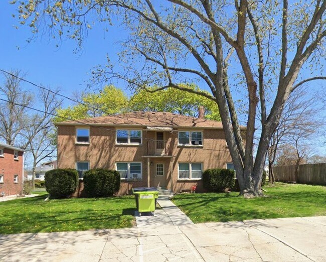 3235 S 48th St in Greenfield, WI - Building Photo - Building Photo