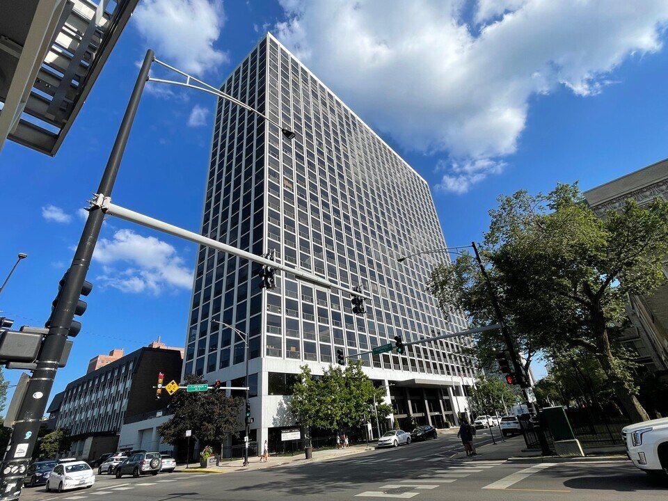4343 N Clarendon Ave in Chicago, IL - Foto de edificio