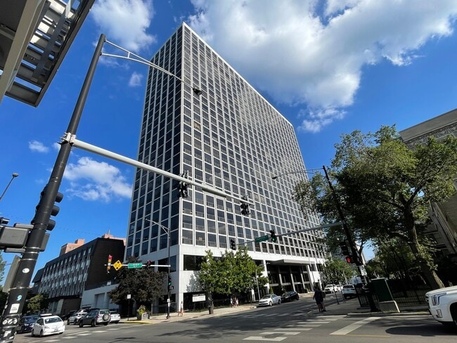 property at 4343 N Clarendon Ave