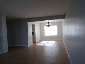 3408 Setrok Dr in Modesto, CA - Foto de edificio - Building Photo