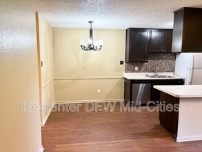 621 Race St in Crowley, TX - Building Photo - Building Photo