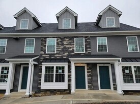 17 Burk Ct in Womelsdorf, PA - Building Photo