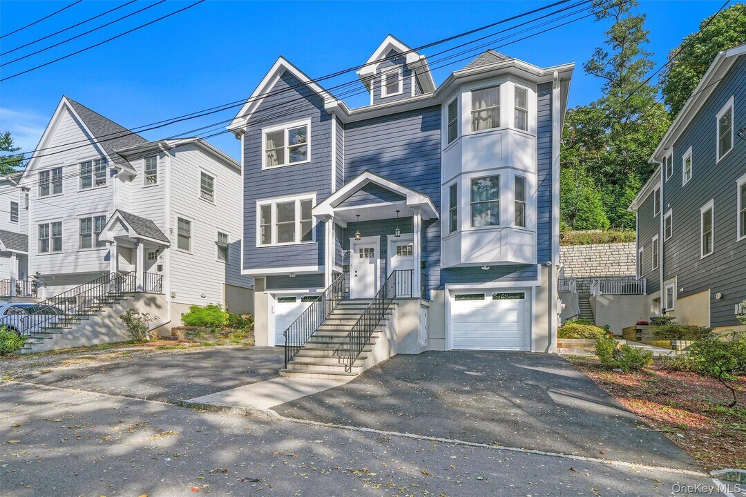 50 Park Hill Terrace in Yonkers, NY - Building Photo