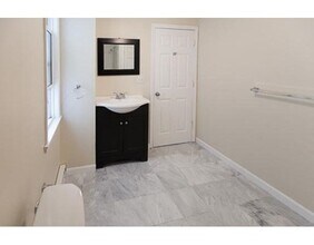 367 Maverick St-Unit -2 in Boston, MA - Foto de edificio - Building Photo