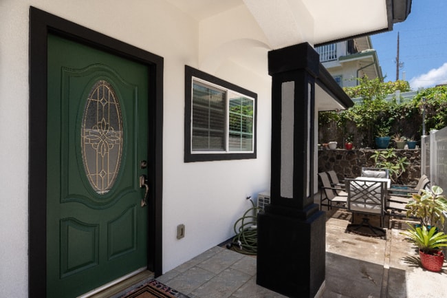 2240A Metcalf St in Honolulu, HI - Building Photo - Building Photo